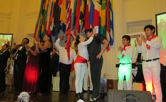 La infaltable marinera en la OEA durante un tributo a la música peruana.