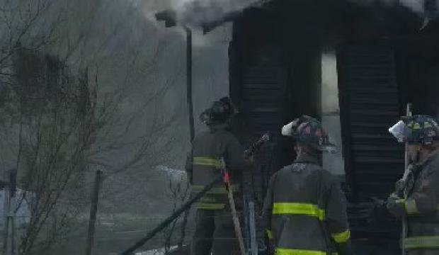 Casa abandonada es destruida por un incendio