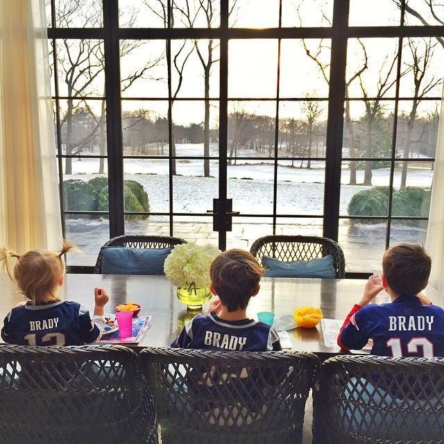 "We are ready!!! Let's go Daddy! Let's go Pats!!! Nós já estamos prontos! Vamos papai! Vamos Pats!!!"