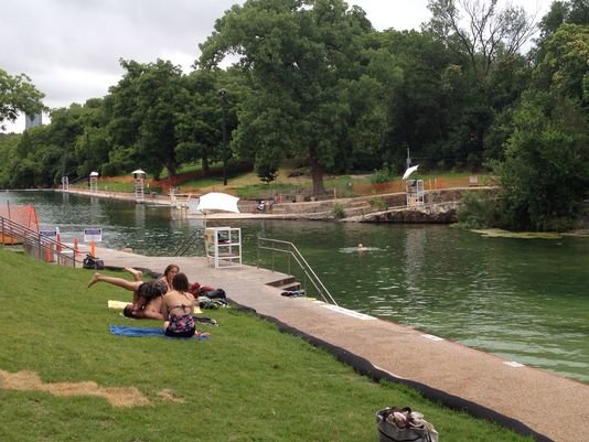 Alberca Barton Springs ha sido reabierta después de las inundaciones