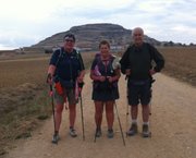 Milagro en El Camino: Estoy junto a dos señoras americanas con las que fui coincidiendo a lo largo del Camino. La más bajita se puso bastante enferma en los últimos días pero no quiso dejar el Camino; los dos últimos días tuve casi que hacer de enfermero de ella le dijeron que tenía un principio de septicemia y que si hubiera llegado dos o tres días más tarde podía haber muerto!
