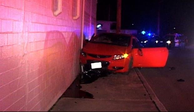 Hombre detenido después de chocar contra un edificio