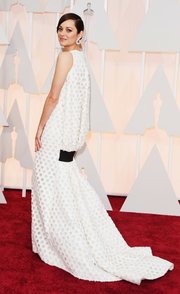 Marion Cotillard. Lo sentimos Marion, el corte de este vestido Dior Couture es poco favorecedor para tu cuerpo.