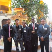 Un grupo de estudiantes de la Escuela Cardozo, HS, en la Gala Anual del Latino Student Fund el jueves 12 de marzo de 2015 en la sede de la Organización de Estados Americanos (OEA) en Washington, DC.
