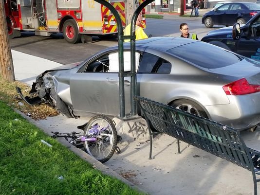 2 vehículos y un ciclista estuvieron involucrados en accidente en el centro de Austin