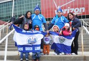La familia Bonilla llevó cinco niños al partido El Salvador vs. Argentina el sábado 28 de marzo de 2015 en el estadio FedEx Field de Landover, MD.