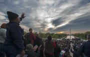 AMANECER. Miles de cristianos participaron en 2014 en el Servicio de Resurrección al Amanecer en DC.