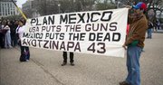 Manifestación en Washington, el 7 de abril de 2015, en apoyo a los familiares de los 43 estudiantes desaparecidos en la población de Ayotzinapa en Guerrero, México.