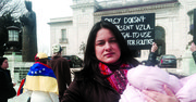 VOZ. Carla Bustillos durante una protesta por la situación en Venezuela ante la Organización de Estados Americanos (OEA) en Washington, DC.