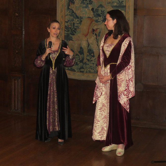 Pilar O'Leary y Alexandra Migoya (der.), fundadoras de Isabella & Ferdinand Academia de Español. 