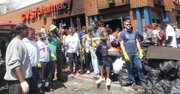 LIMPIEZA. El 28 de abril, la comunidad se unió en unas labores de limpieza que continúan.