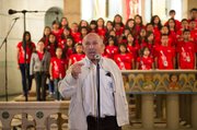 El padre salesiano José María "Pepe" Moratalla destacó el éxito del proyecto de la Fundación EDYTRA que dirige en San Salvador para alejar a la juventud de la violencia, durante el recital en la Iglesia Corazón de Jesús en Washington, DC el miércoles 29 de abril de 2015.