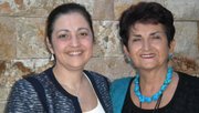 La brasileña Beatriz Haspo, directiva de APOYOnline, y la colombiana Amparo Rueda (der.), una de las fundadoras de la organización, durante la Reunión del AIC en Albuquerque en 2012.