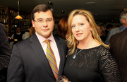 El matrimonio Savvas Savopoulos y Amy Savopoulos aparecen en esta foto durante el evento "Starlight Children’s Foundation MidAtlantic’s Wine Dinner" en 2008.