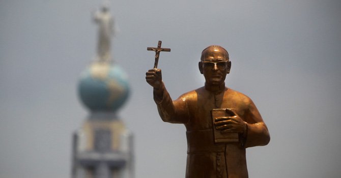 Monumento a monseñor Romero en San Salvador.