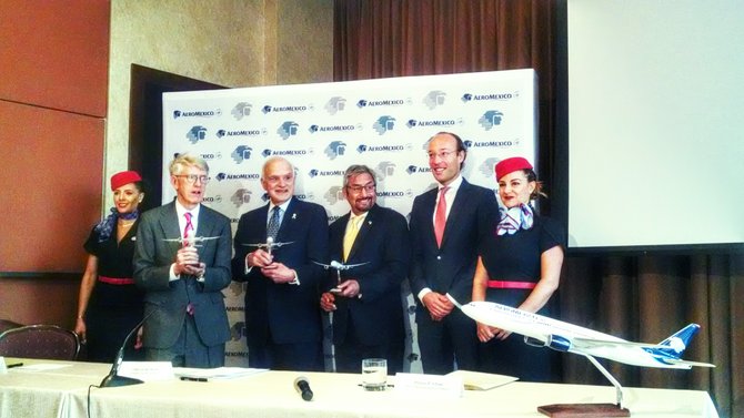 Presentación oficial de la nueva ruta de Aeromexico en una confrencia de prensa