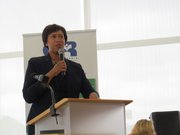 La alcaldesa de DC, Muriel Bowser, durante la ceremonia del nombramiento de la calle Sonia Gutierrez Campus Way.