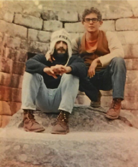 Leonardo Vivas con su amigo Roberto, de mochileros en Perú.