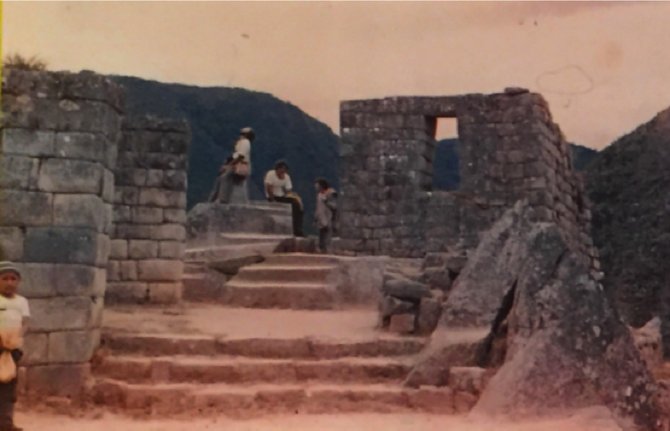 En Machu Picchu, incursionando en el camino fuera de las ruinas. 
