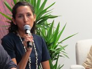 LUZ. Al graduarse de la universidad, Claudette Monroy se deprimió al verse de brazos cruzados sin lograr un trabajo adecuado ni poder manejar.