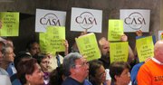 Organizaciones como CASA de Maryland, Progressive Maryland y el sindicato SEIU Local 500 se concentraron ante el Concejo de Montgomery para celebrar la nueva ley que asegura días pagados por enfermedad para los trabajadores de esta jurisdicción de Maryland.