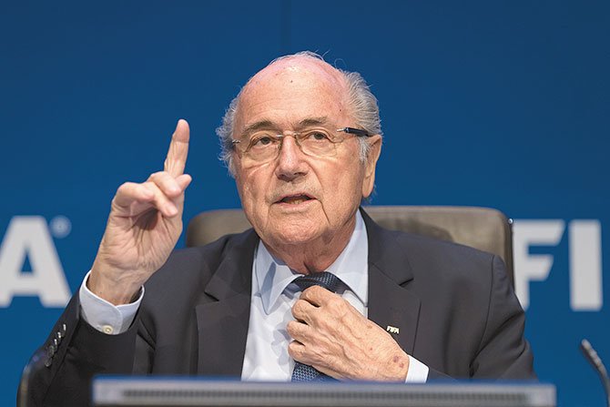 Blatter acusó presiones políticas