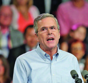Jeb Bush (R) favorece una reforma migratoria que permita a los indocumentados obtener su residencia permanente.