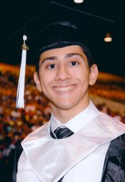 El estudiante dominicano Manuel Tejeda, quien podrá estudiar en la prestigiosa universidad de Stanford tras ganar una beca que premia el compromiso de los estudiantes con la comunidad y sus excelentes calificaciones.