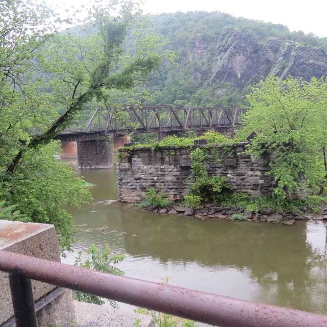 Paisaje en la confluencia de los ríos Potomac y Shenandoah en Harpers Ferry.