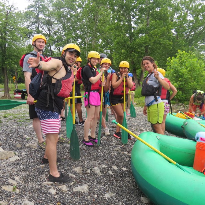 Listos para la aventura de "raftling" en las aguas claras de los ríos Shenadoah y Potomac.
