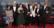 Productores, actores y otros componentes de "Relato Salvaje" posan con los cuatro Premios Platino del Cine Iberoamericano.