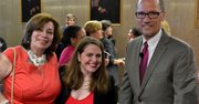 La directora ejecutiva del Centro Multicultural de Educación para Familias, Rosalía Fajardo, (izquierda) en compañía de la Directora Asociada de la Casa Blanca para Participación Pública, María Town, y el secretario Thomas Pérez, al concluir el evento en el Departamento de Trabajo, el 21 de julio.