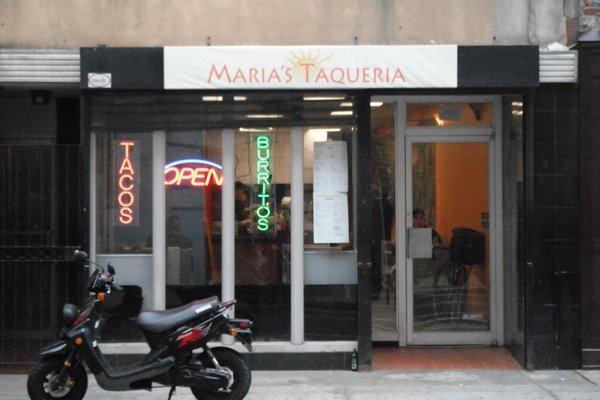 Fachada del restaurante Maria's Taqueria, ubicado en Downtown Boston
