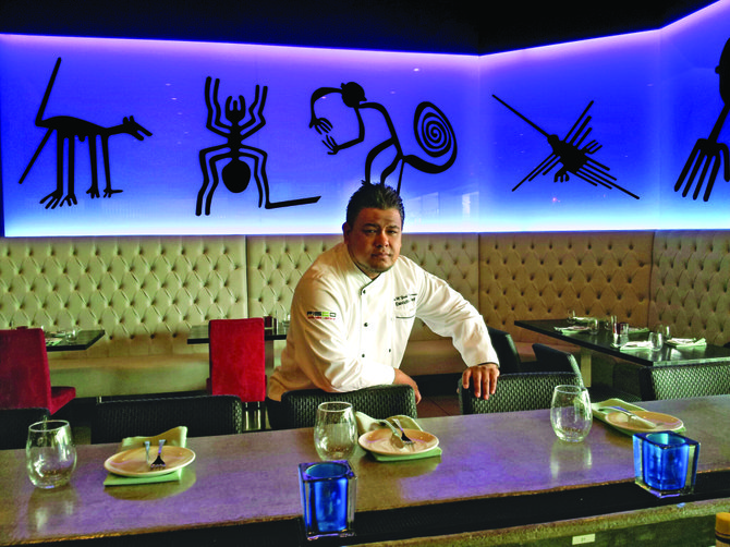 CHEF. Juan Yuki Nakandakari, de padre japonés y madre peruana, en Pisco Restaurant.
