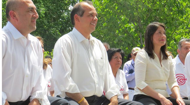 PERSONALIDADES. El doctor Elmer Huerta, reconocido médico a nivel nacional e internacional; el embajador de Perú, Luis Miguel Castilla y la cónsul Ana Cecilia Gervasi, en junio.