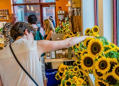 En el mercado también será posible comprar flores locales