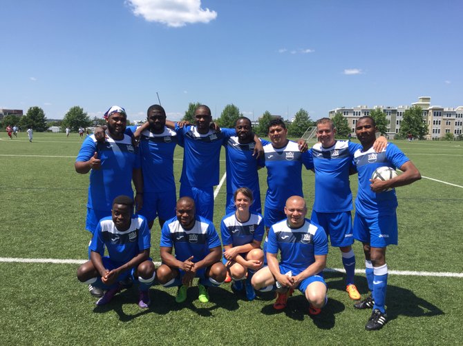 Equipo de fútbol de Whole Foods Market Swampscott luciendo sus uniformes de la reconocida marca española JOMA