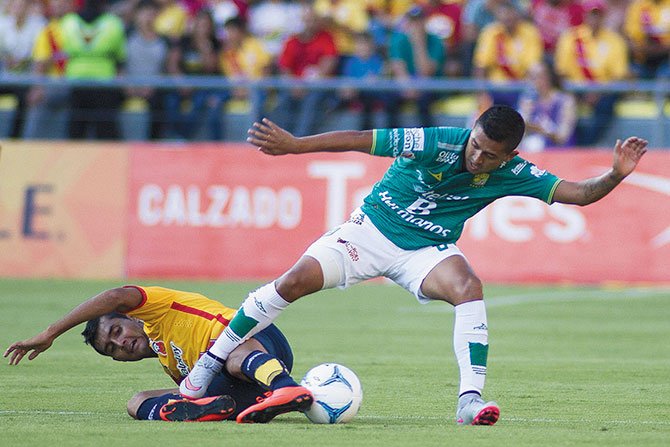 León se afianza en la cima