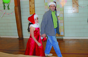 Malouf con su hija Chloe en uno de sus eventos caritativos, Tiempo de Dar, con el que ayuda a niños de bajos recursos del área metropolitana de Washington, DC.