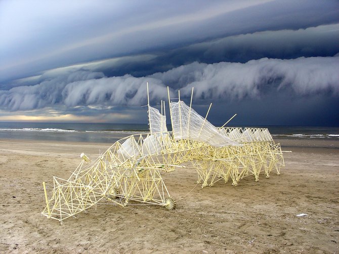 Animaris Percipiere (2005). Cortesía de Theo Jansen. Foto: Loek van der Klis
