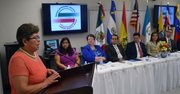 La inmigrante mexicana Flor Sarmiento López, expuso su caso de abuso laboral frente a los cónsules latinoamericanos y funcionarios del gobierno de Estados Unidos encargados del cumplimiento de las leyes que amparan a los trabajadores ante abusos de sus empleadores.