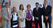 De izq. a der.: Miguel Carbo, Cónsul General de Ecuador; Jessica López, Jefa de la Sección Consular Embajada de Venezuela, Keny López, Cónsul General de El Salvador en Washington, Syndia Nazario, directora del Campus de la región de Washington, DC, de la Universidad Ana G. Méndez; Juan Carlos Mendoza, Titular de la Sección Consular en la Embajada de México y Benjamín Searle, Investigador del Departamento de Trabajo de EEUU.