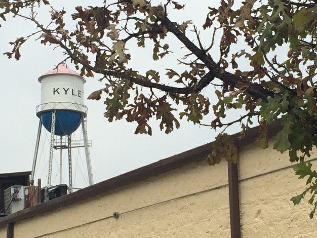 La ciudad de Kyle se une para implementar la ordenanza de manos libres 