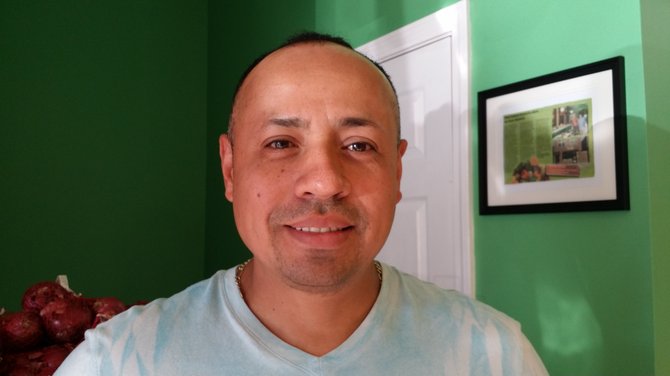 “Es absurdo. La ciudad de Boston tiene más problemas en la comunidad que merecen atención, y esos fondos que están disponibles deberían ser usados en diferentes formas. Los ciudadanos somos los que trabajamos, los que les pagamos, ellos son servidores públicos, somos los que proveemos el dinero para que ellos dispongan y hagan su trabajo deberíamos ser los ciudadanos los que decidan quién se merece un aumento de salario”.
Orlando Velazquez