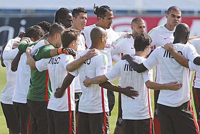 Fútbol europeo se solidariza con inmigrantes