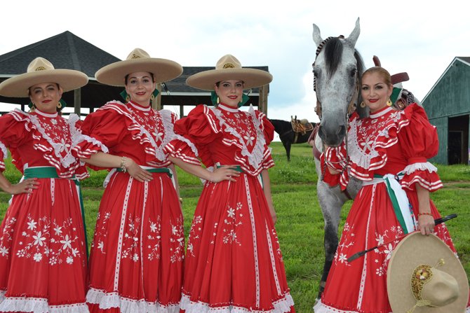 De izq., a der., Lorena Anguiano, Rosa Alvarez, Beatriz Castro y María Eugenia Alvarez.