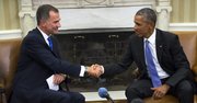 El rey Felipe de España estrecha la mano del presidente de EEUU, Barack Obama, el martes 15 de septiembre de 2015, en el despacho oval de la Casa Blanca. El primer día del viaje oficial que los Reyes de España realizaron a Estados Unidos coincidió con el inicio del Mes de la Herencia Hispana.
