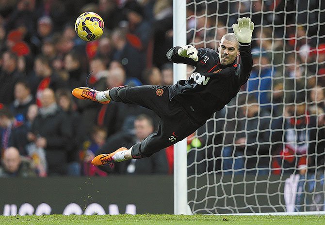 Valdés reforzaría al Liverpool