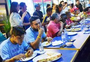 Un momento de la primera eliminatoria del concurso Comelones de Pupusas en el restaurante la Chiquita de Hyattsville, Maryland, el jueves 8 de octubre.
