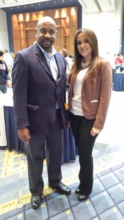 Leroy Nesbitt, presidente del Black Student Fund, y María Fernanda Borja, presidente y CEO del Latino Student Fund durante la Feria de las Escuelas Privadas realizada el domingo 4 de octubre en el Washington Convention Center de Washington, DC.